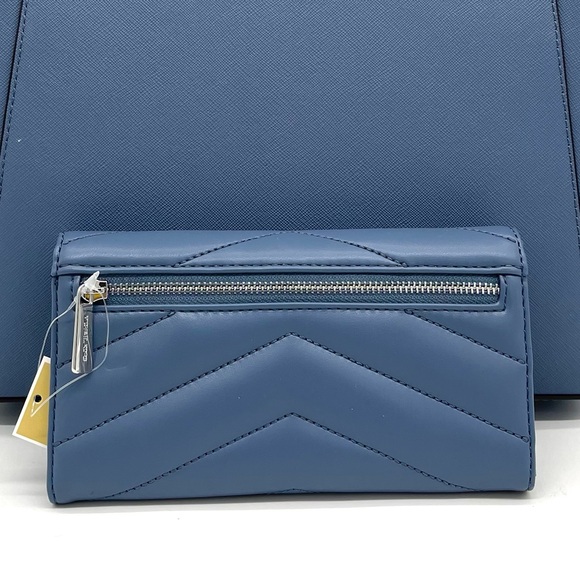 Michael Kors Large Trifold Wallet - Picture 3 of 5